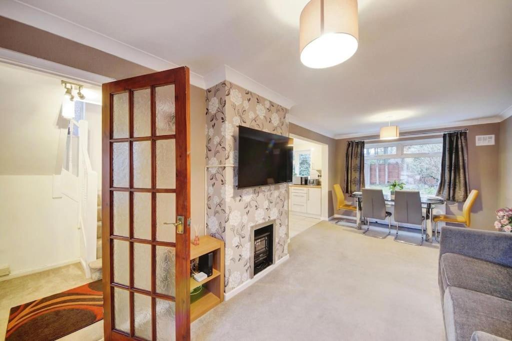 Beautiful Home Close To Town Free Netflix, Wifi Solihull Exterior foto